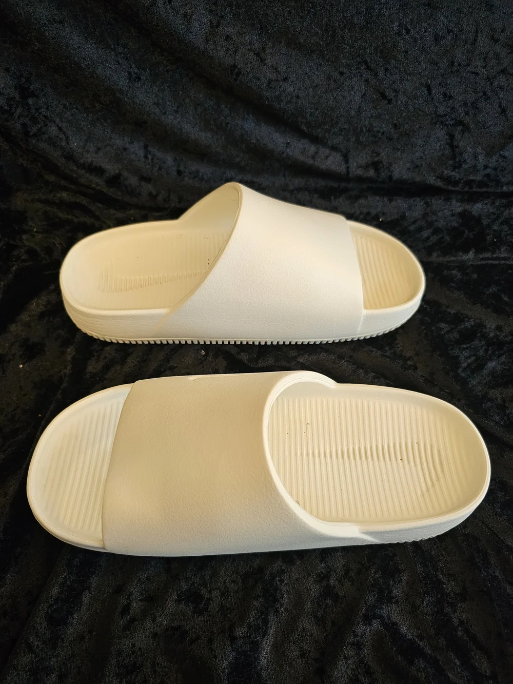 Nike Calm Slides White/Sail Men’s 7 / Women’s 8 - Worn Twice Excellent Condition